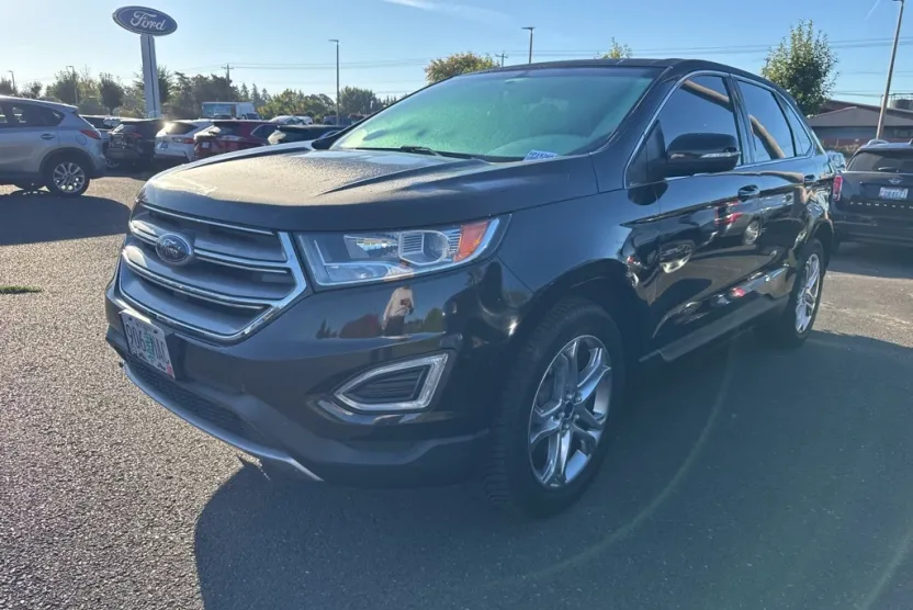 2016 Ford Edge Titanium photo 1