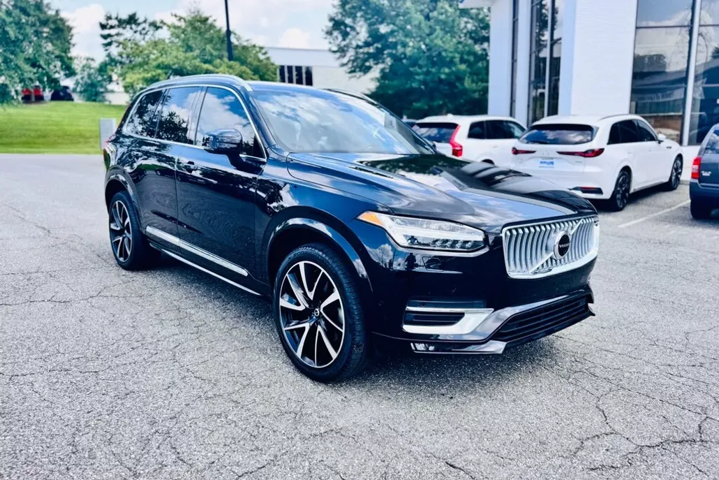 2023 Volvo XC90 AWD Plus photo 1