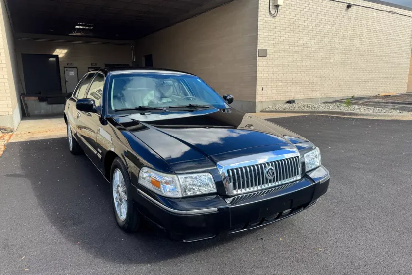 2011 Mercury Grand Marquis LS photo 1