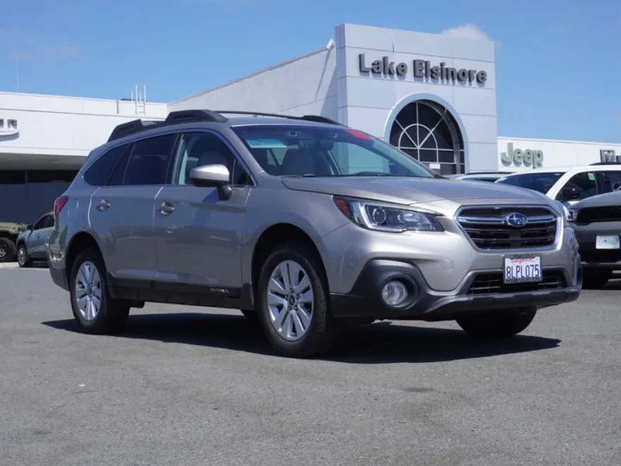 2019 Subaru Outback 2.5i Premium photo 1