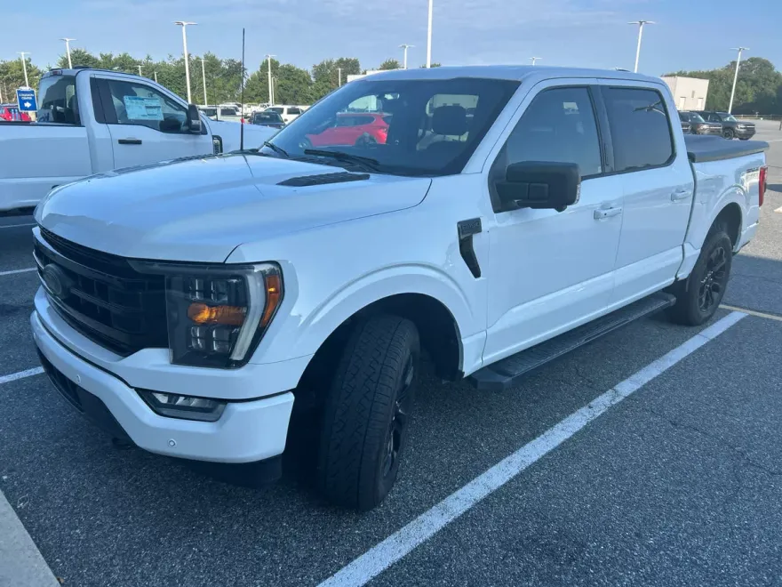 2023 Ford F-150 XLT photo 1