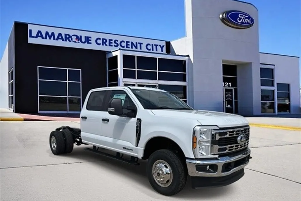 2025 Ford F-350 photo 1