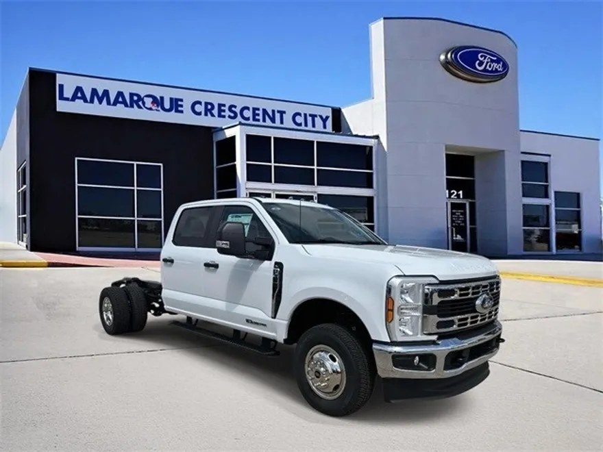 2025 Ford F-350 photo 1