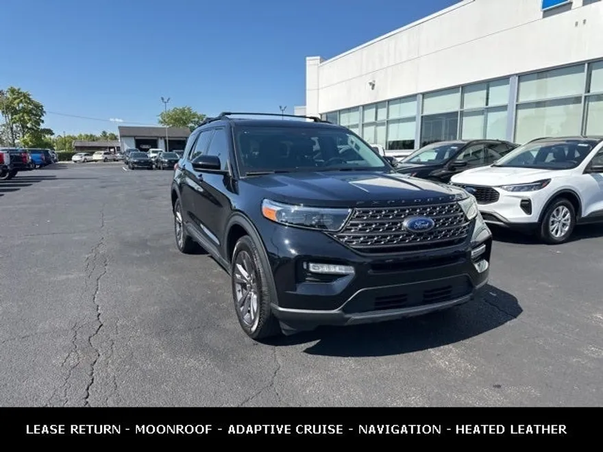 2023 Ford Explorer XLT photo 1
