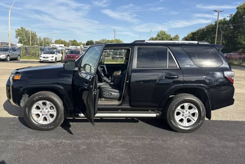 2019 Toyota 4Runner Limited photo 1
