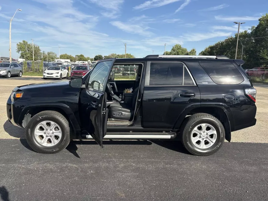 2019 Toyota 4Runner Limited photo 1