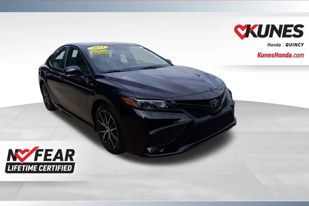 2023 Toyota Camry SE photo 1