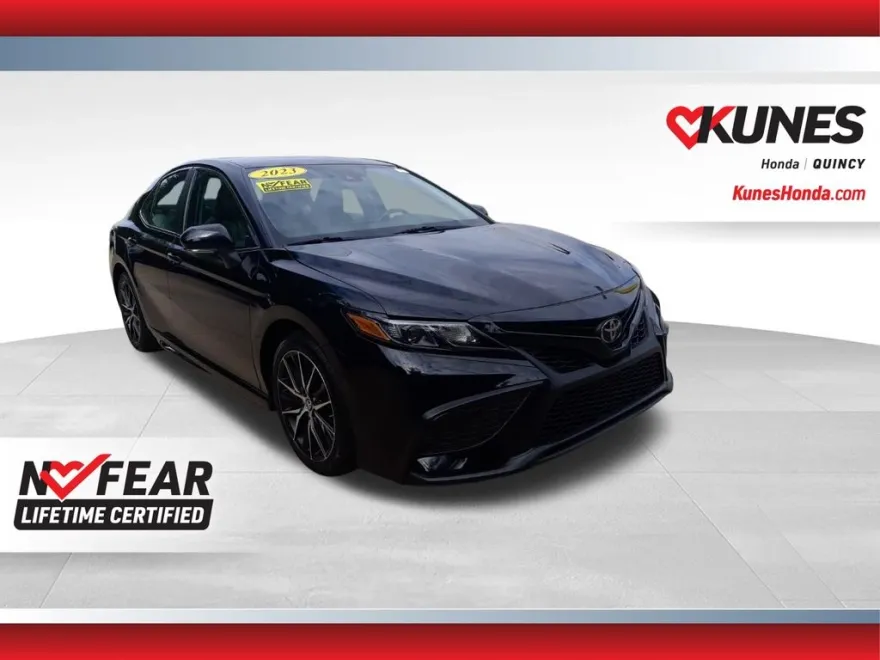 2023 Toyota Camry SE photo 1