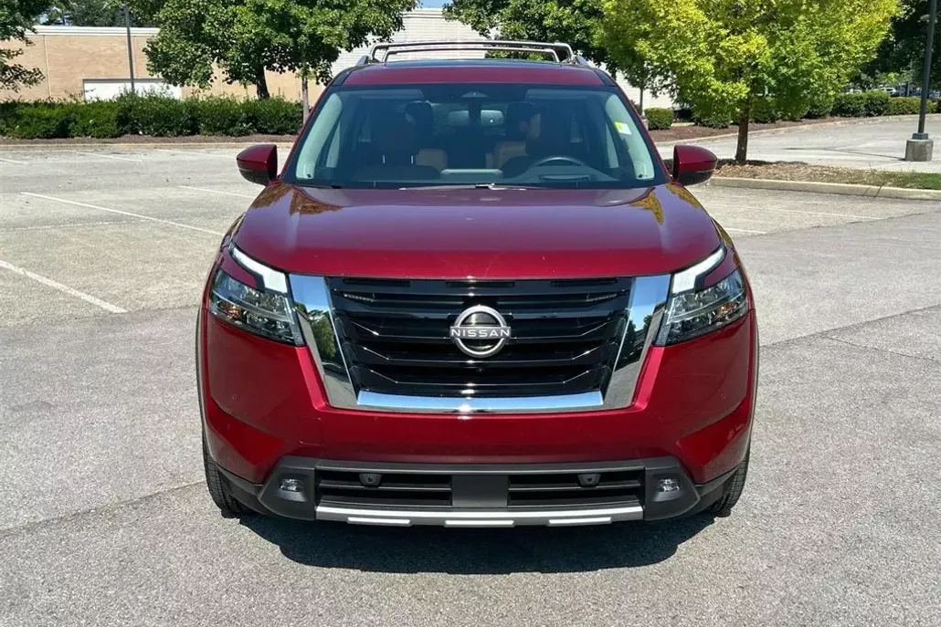 2022 Nissan Pathfinder Platinum photo 1