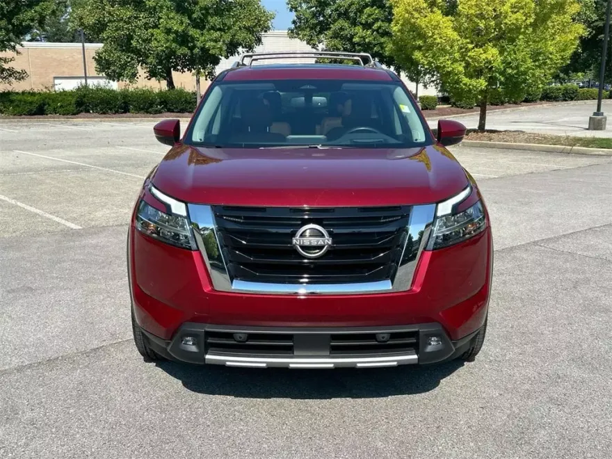 2022 Nissan Pathfinder Platinum photo 1