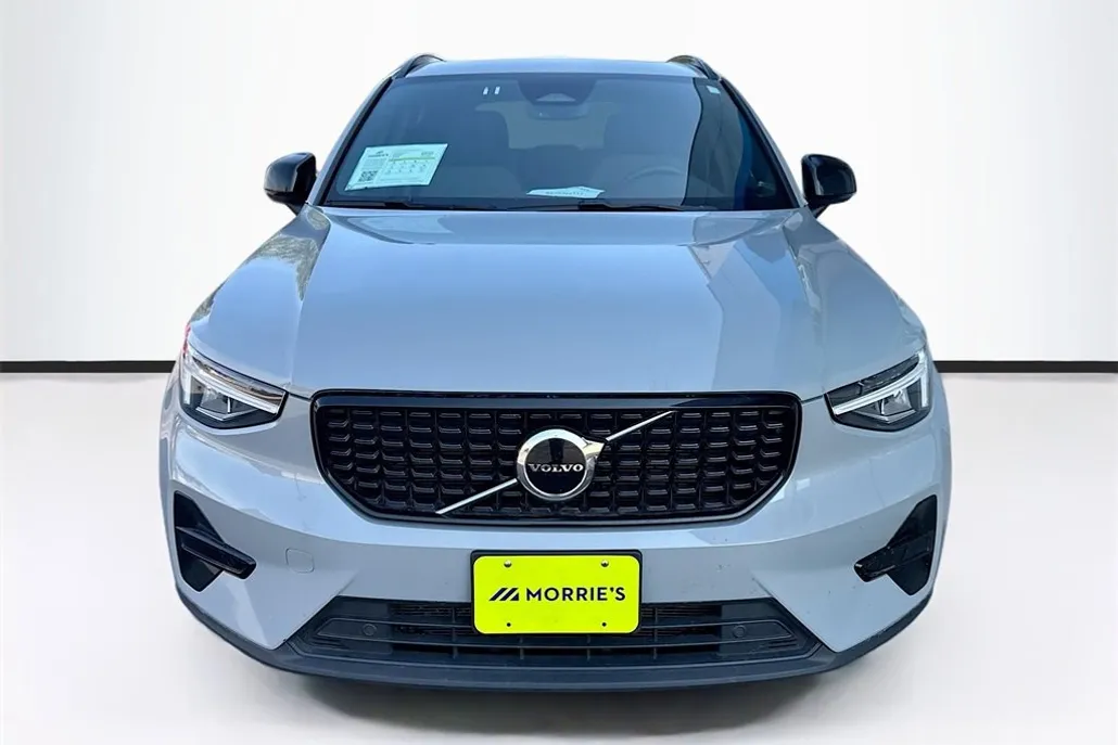 2024 Volvo XC40 Core photo 1