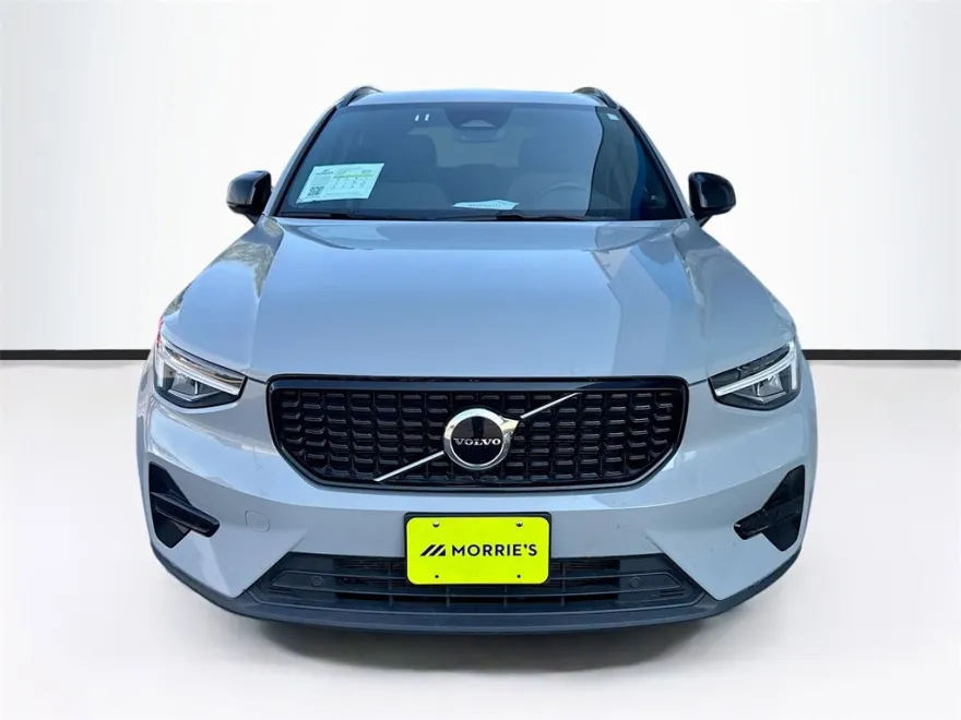 2024 Volvo XC40 Core photo 1