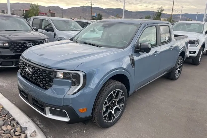 2025 Ford Maverick Lariat photo 1