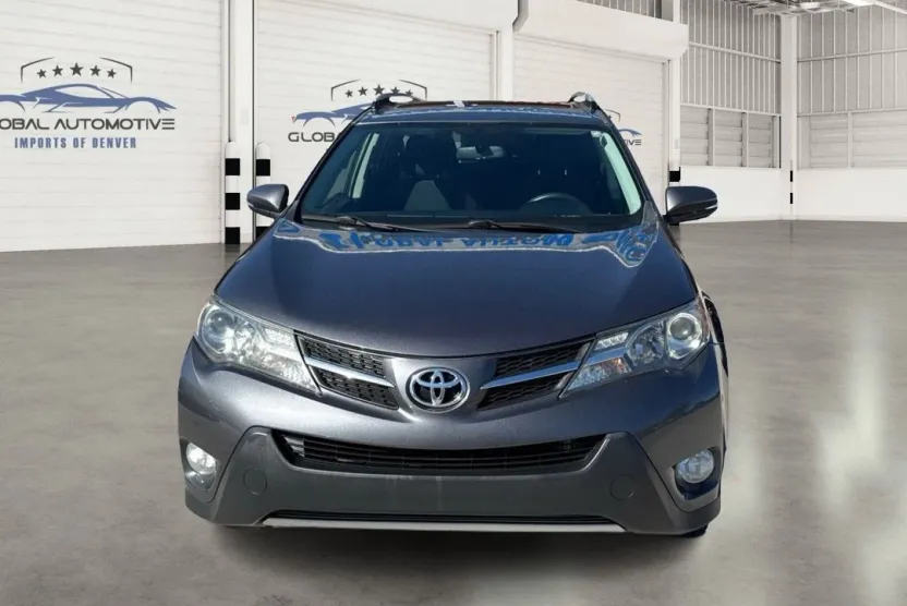 2015 Toyota RAV4 XLE photo 1