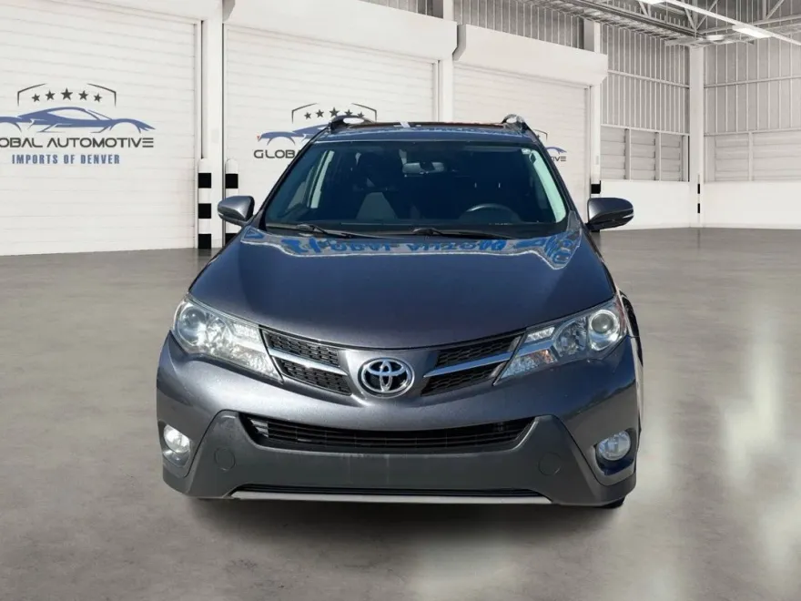 2015 Toyota RAV4 XLE photo 1