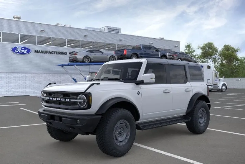 2025 Ford Bronco Outer Banks photo 1