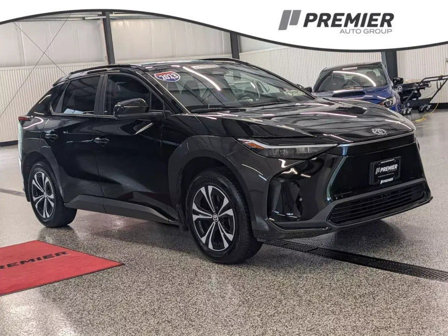 2023 Toyota bZ4X XLE photo 1