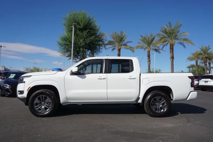 2025 Nissan Frontier SV photo 1