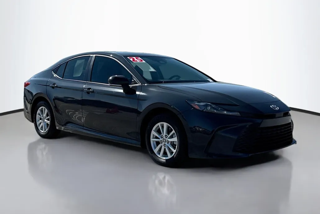 2025 Toyota Camry LE photo 1