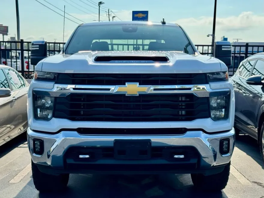 2024 Chevrolet Silverado 2500HD LT photo 1