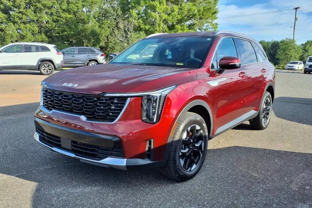 2025 Kia Sorento S photo 1