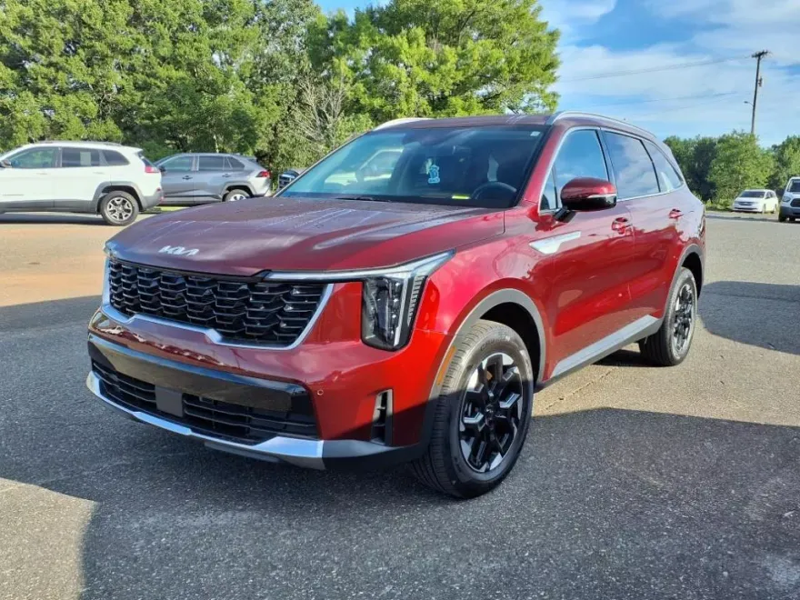 2025 Kia Sorento S photo 1