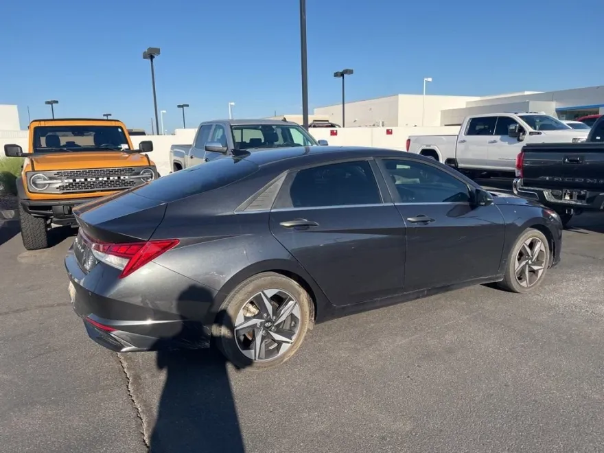 2022 Hyundai Elantra Limited photo 1