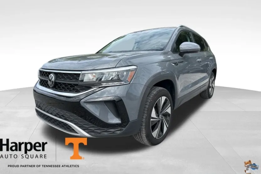 2024 Volkswagen Taos SE photo 1