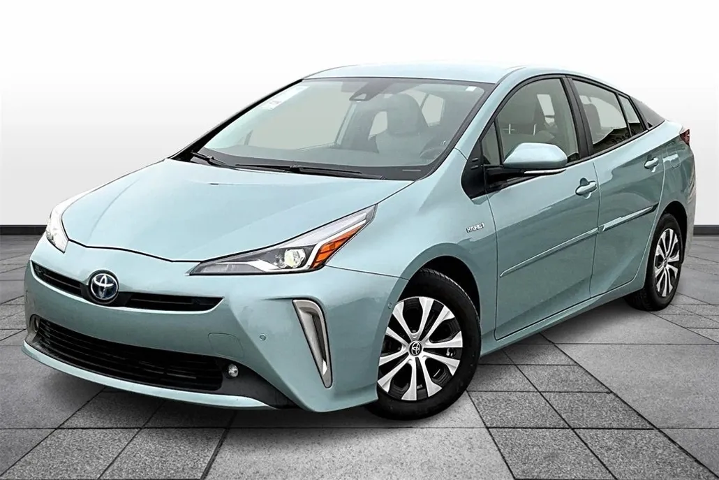 2022 Toyota Prius LE AWD-e photo 1