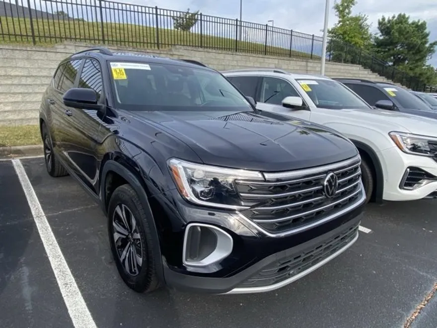 2024 Volkswagen Atlas SE photo 1