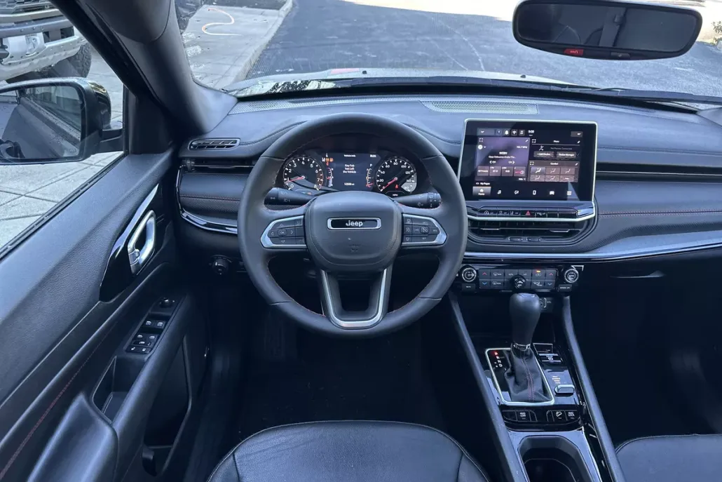 2024 Jeep Compass Trailhawk photo 1