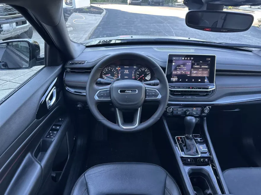 2024 Jeep Compass Trailhawk photo 1