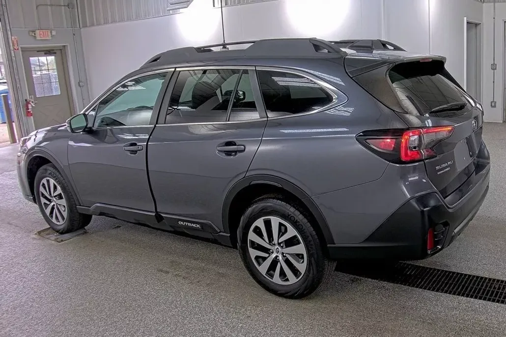 2022 Subaru Outback Premium photo 1