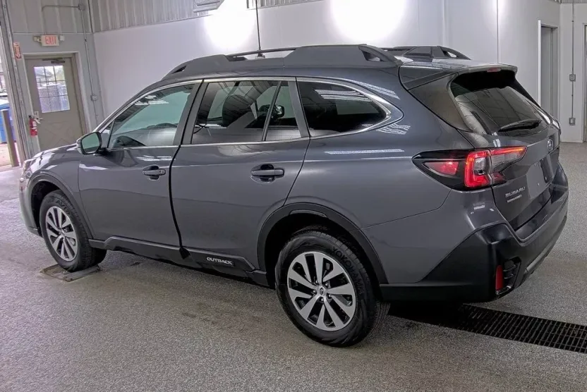 2022 Subaru Outback Premium photo 1