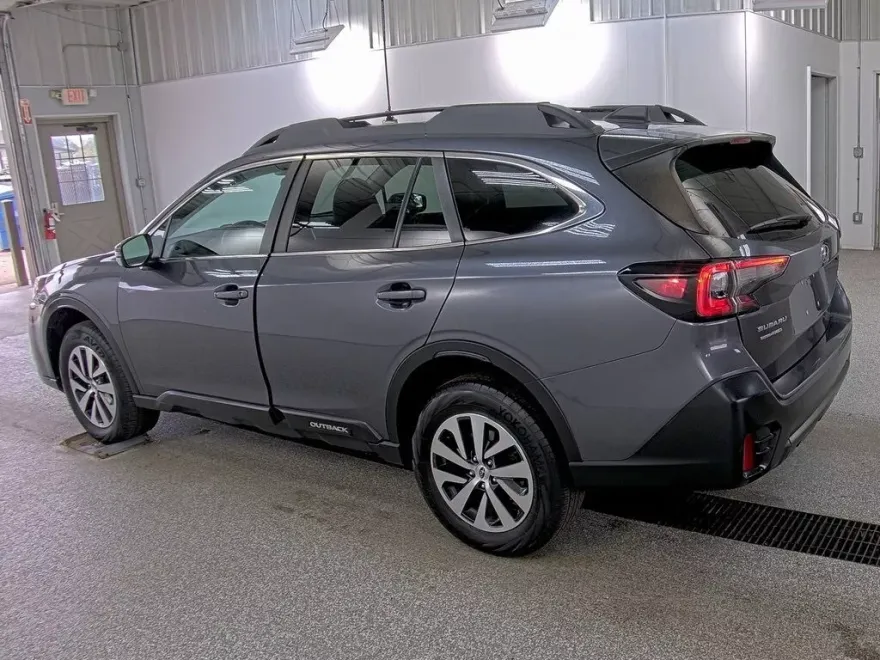 2022 Subaru Outback Premium photo 1
