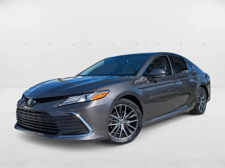 2023 Toyota Camry XLE photo 1