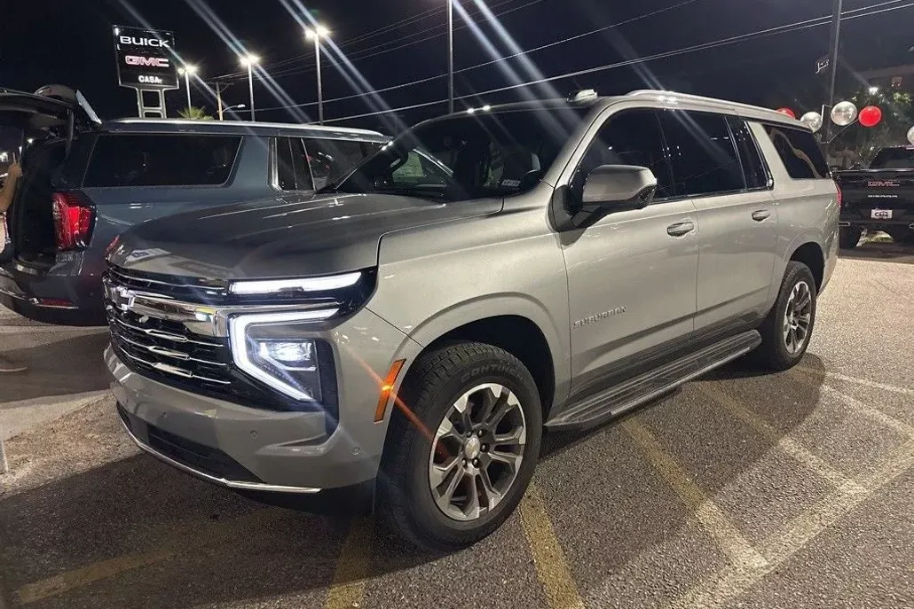 2025 Chevrolet Suburban LT photo 1