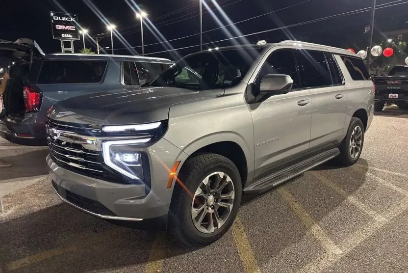 2025 Chevrolet Suburban LT photo 1