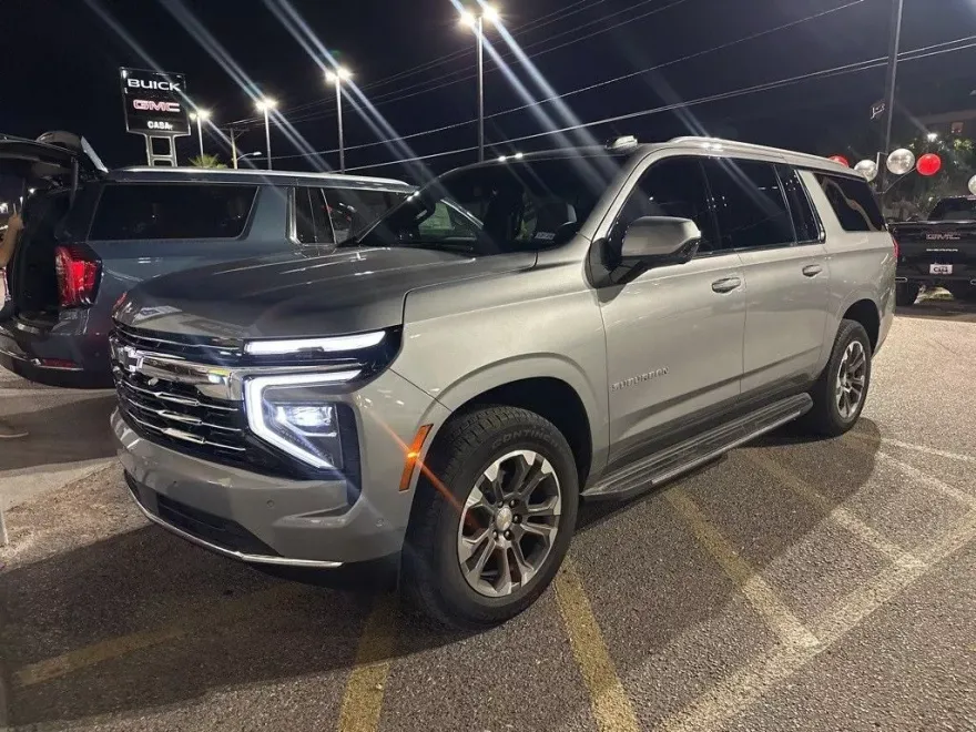 2025 Chevrolet Suburban LT photo 1