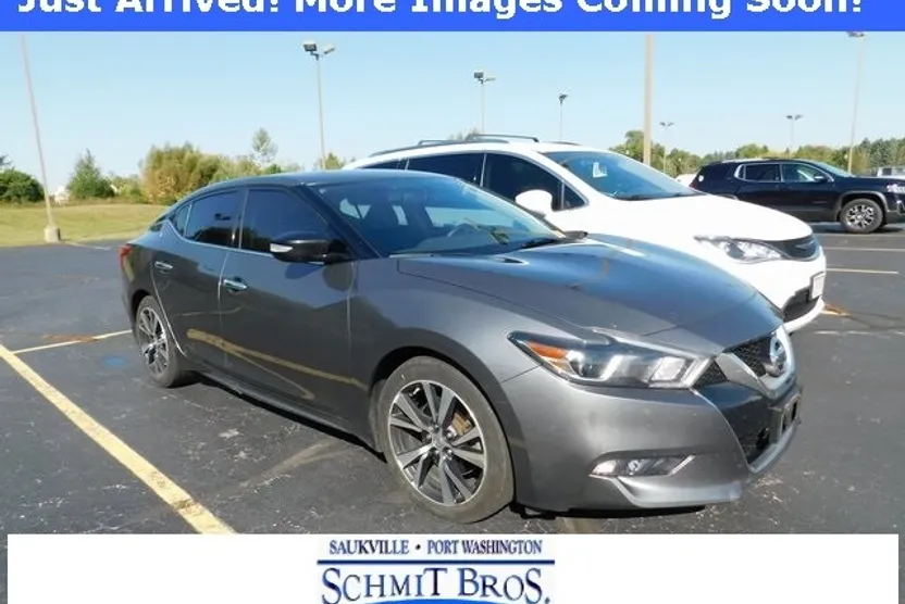 2017 Nissan Maxima SV photo 1