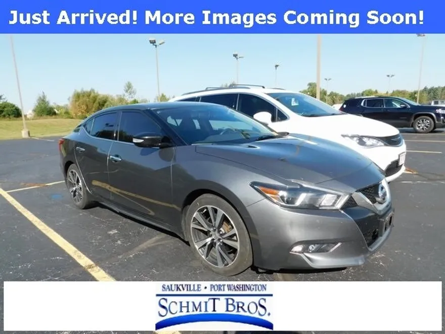 2017 Nissan Maxima SV photo 1