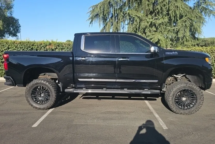 2023 Chevrolet Silverado 1500 High Country photo 1