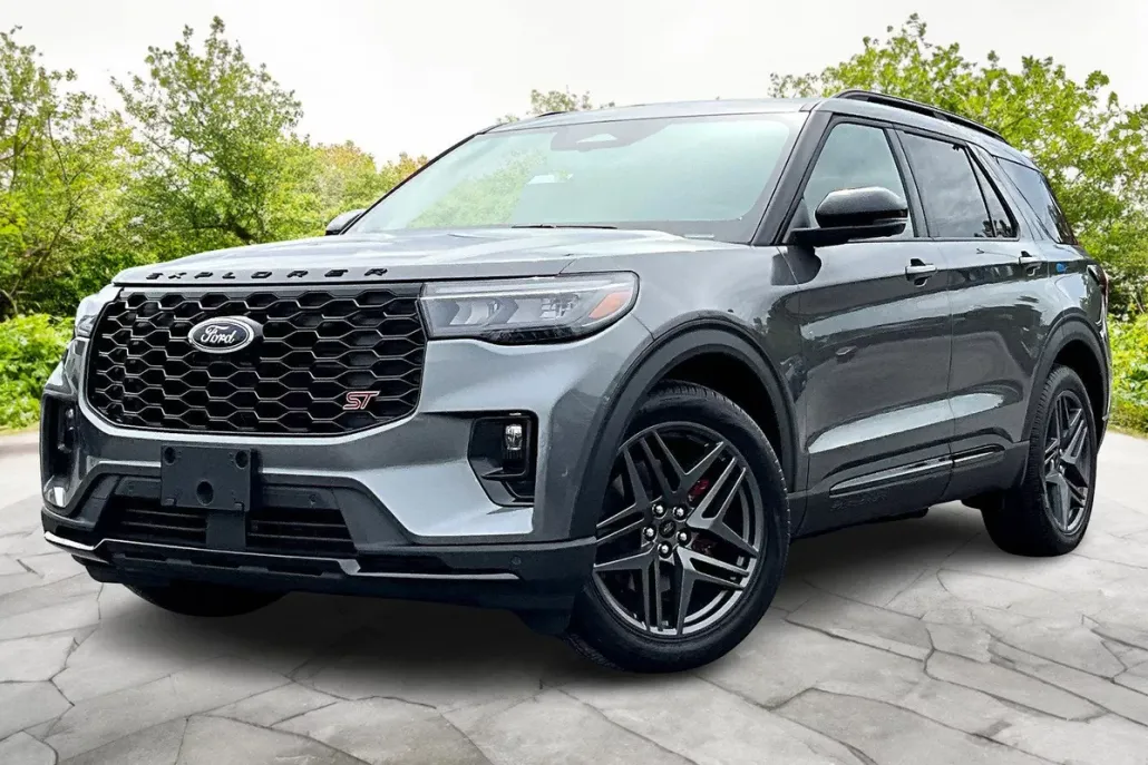 2025 Ford Explorer ST photo 1
