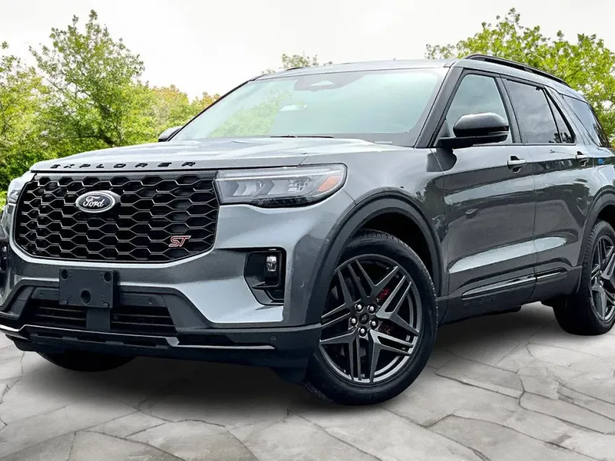 2025 Ford Explorer ST photo 1