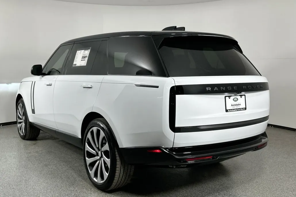 2025 Land Rover Range Rover SE photo 1