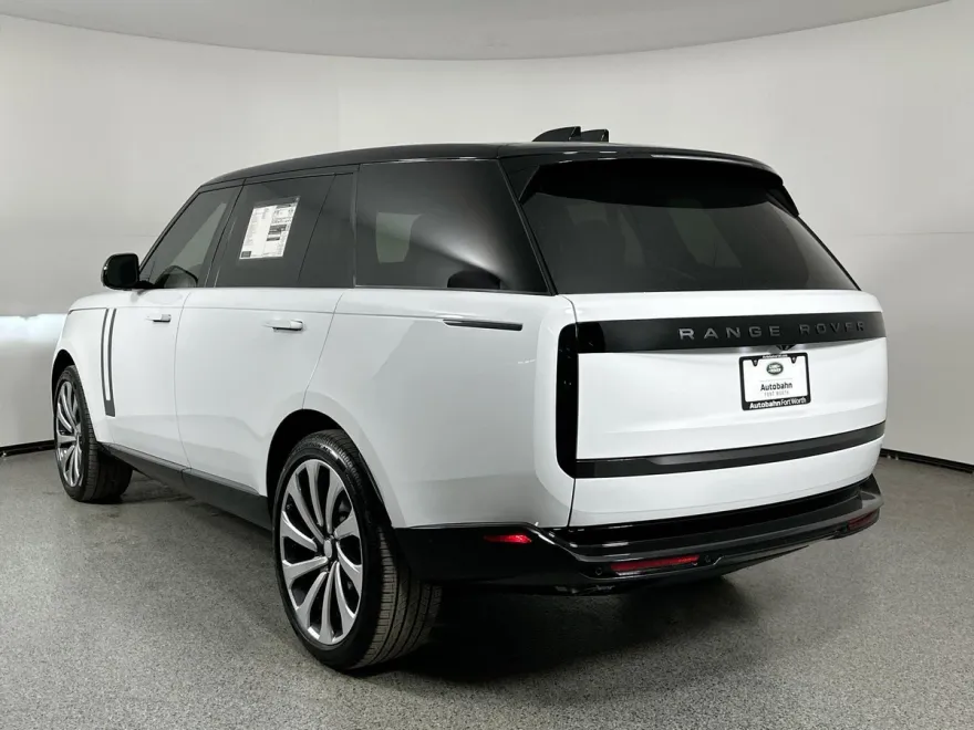 2025 Land Rover Range Rover SE photo 1