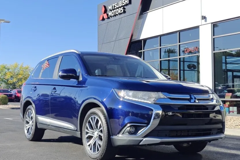 2017 Mitsubishi Outlander SEL photo 1