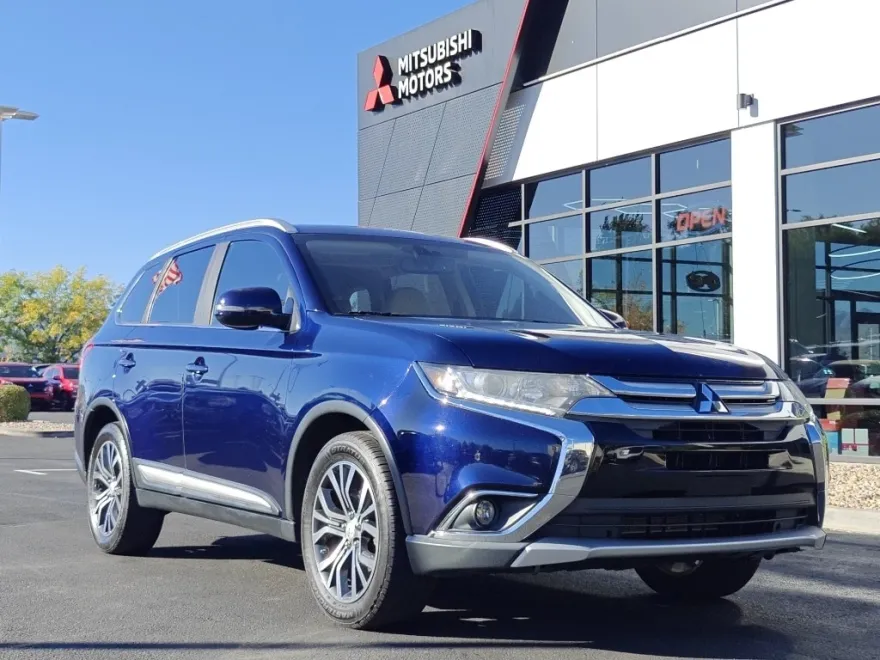 2017 Mitsubishi Outlander SEL photo 1