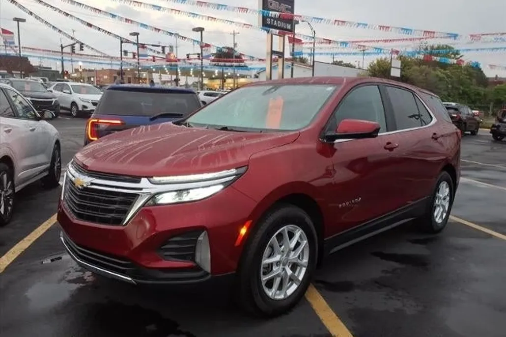 2024 Chevrolet Equinox LT photo 1