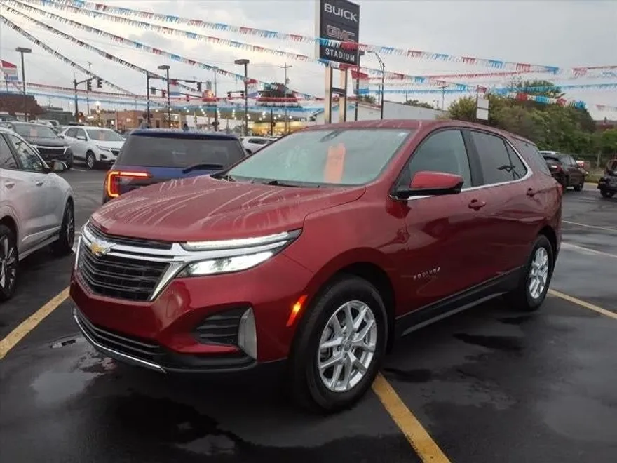 2024 Chevrolet Equinox LT photo 1